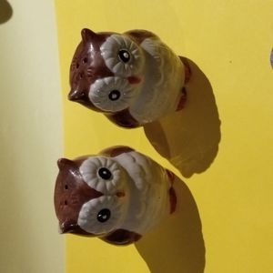 Salt n pepper hoot hoots 3 in tall 2 1/2 wide